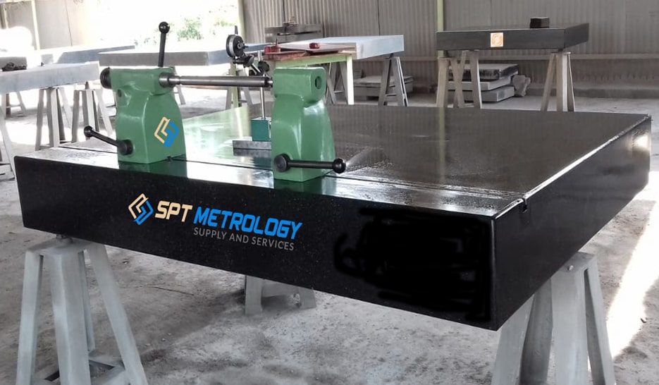 SURFACE PLATES WITH CENTRE ATTACHMENTS